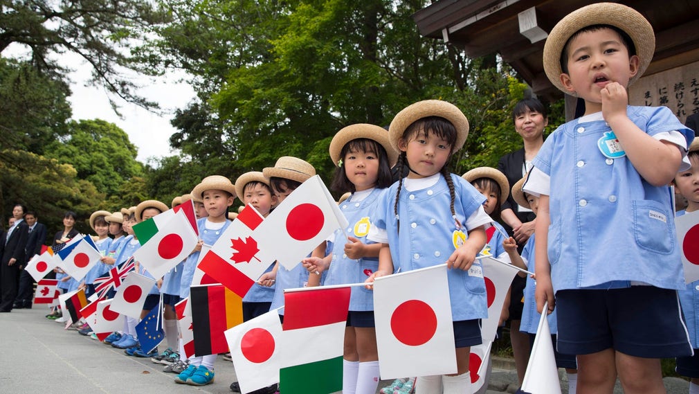 Japanska skolbarn i Ise Jingu.