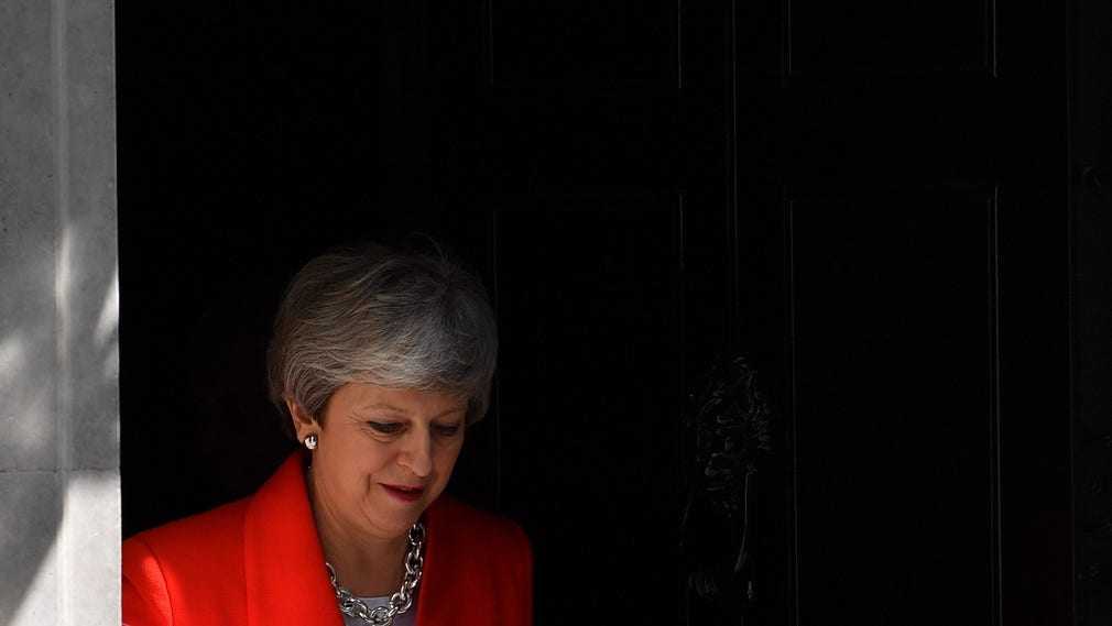 Theresa May vid Downing street nummer 10 under onsdagen.