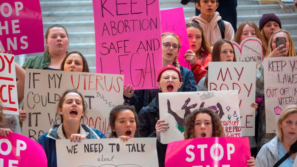 Demonstranter under protester emot de nya abortlagarna tidigare i veckan.