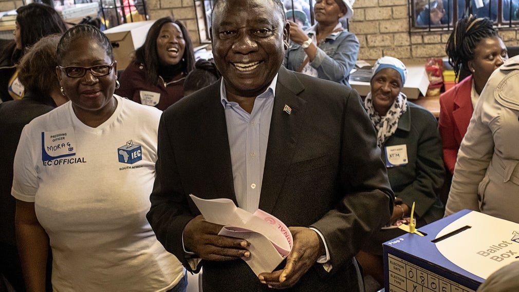 President Cyril Ramaphosa röstar i Soweto.