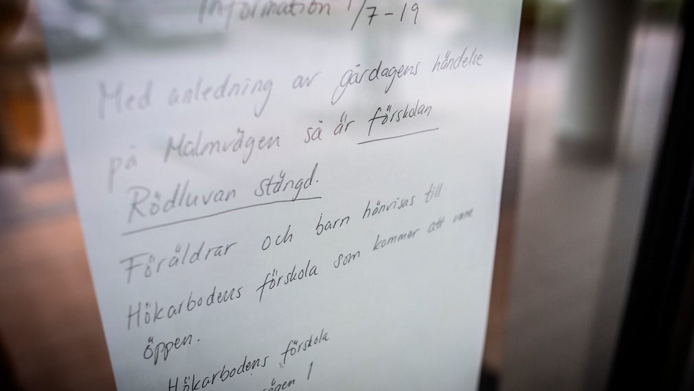 Två förskolor hölls under måndagen stängda i Sollentuna efter skjutningen.