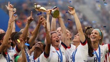 USA vann VM-guld i somras men känner sig utsatta för könsdiskriminering av sitt eget förbund.