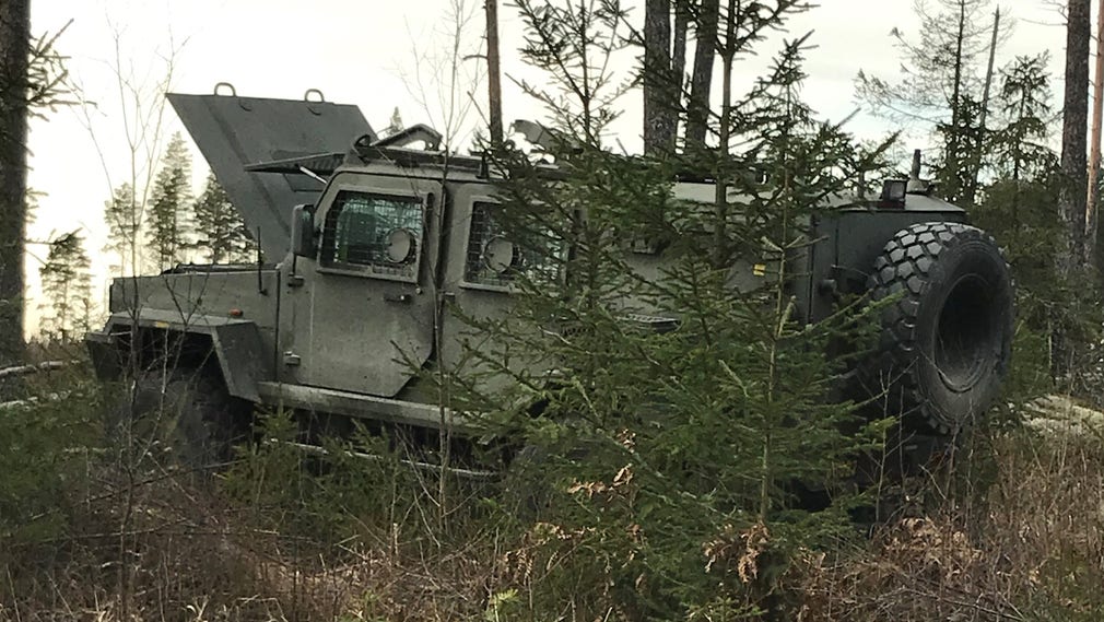 Det andra fordonet som stals från Försvarsmakten tidigare i veckan har hittats i skogen utanför Sala.