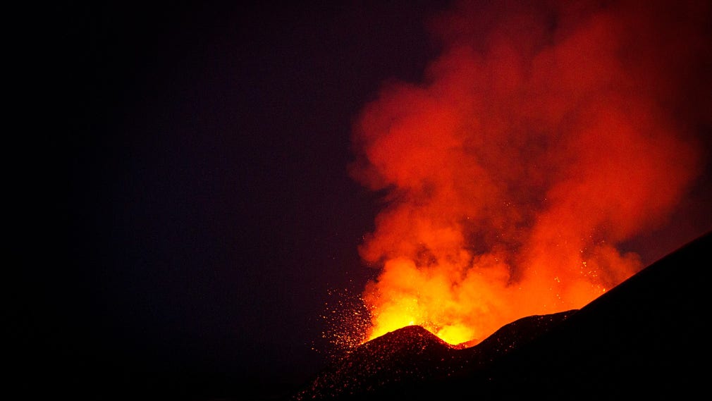 Vulkanen Nyamulagira i Afrika har utbrott. Arkivbild.