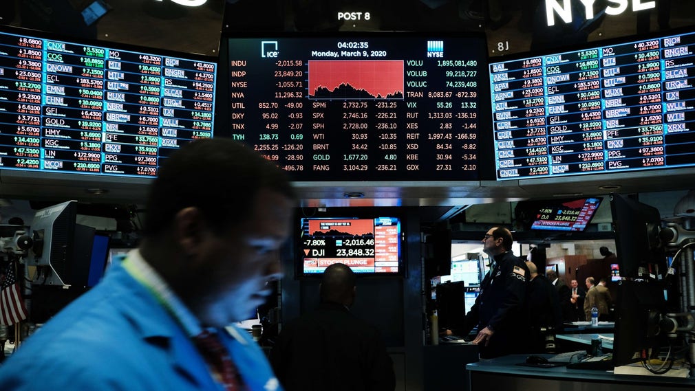 Under gårdagen tvingades New York-börsen tillfälligt stoppas för att undvika ytterligare kursfall.