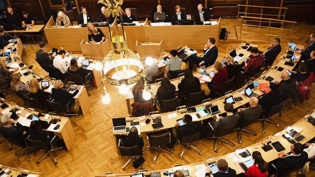 Kommunfullmäktige i Göteborg har 81 ledamöter. På torsdagen sammanträder det, något decimerat.