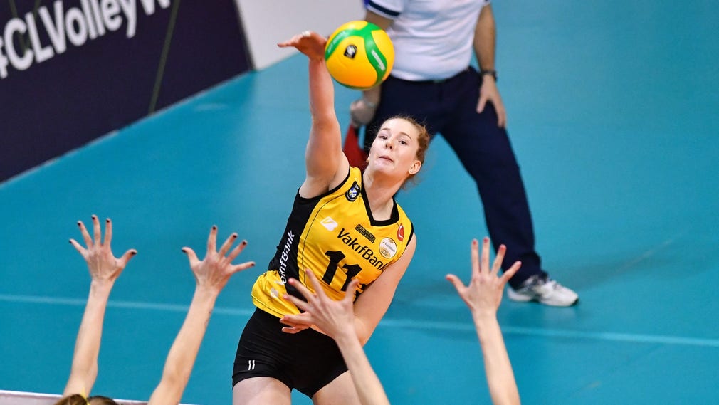 Turkiet stoppar volleyboll-, basket- och fotbollsligan. Svenska stjärnan Isabelle Haak är en av dem som nu får ta paus.