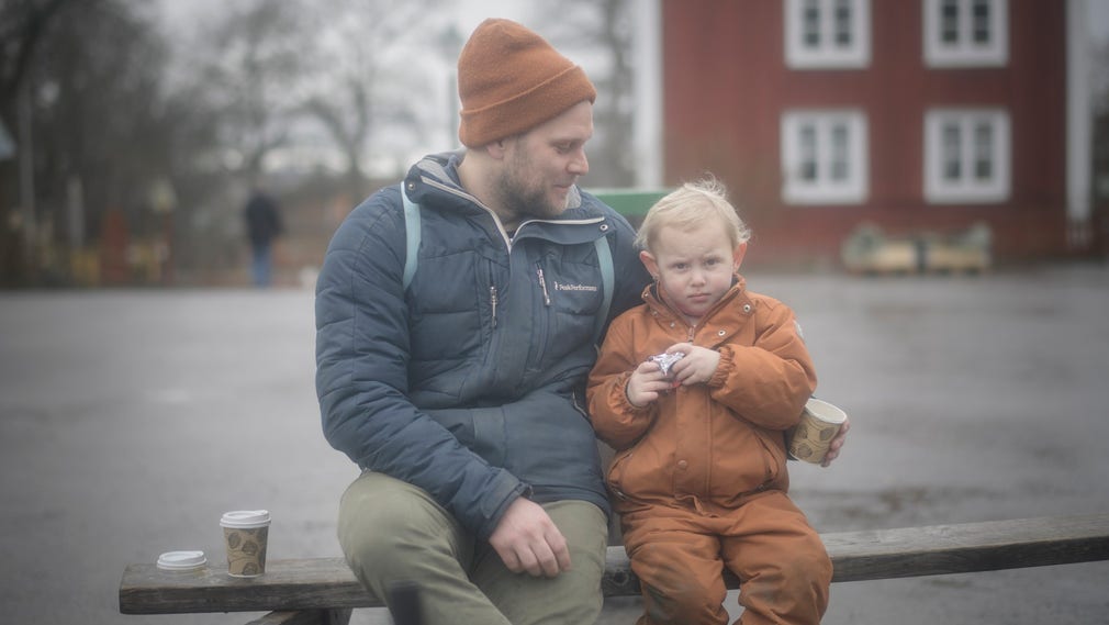 Marcus Fridholm och dottern Kerstin var glada över få titta på Skansens djur i lugn och ro.