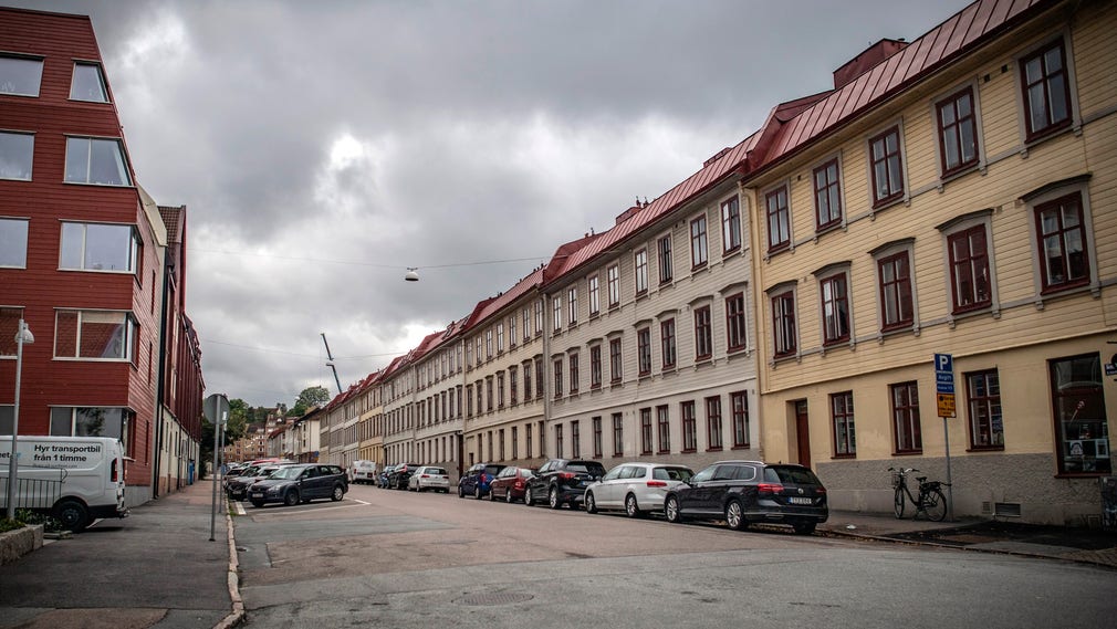 Den gamla stadsdelen Majorna i Göteborg är attraktiv för många och ligger en bra bit från de ”särskilt utsatta” områdena. Risk finns att asylsökande skulle köpa sig adresser här men bo kvar i till exempel Biskopsgården, varnar Vänster- och Miljöpartiet.