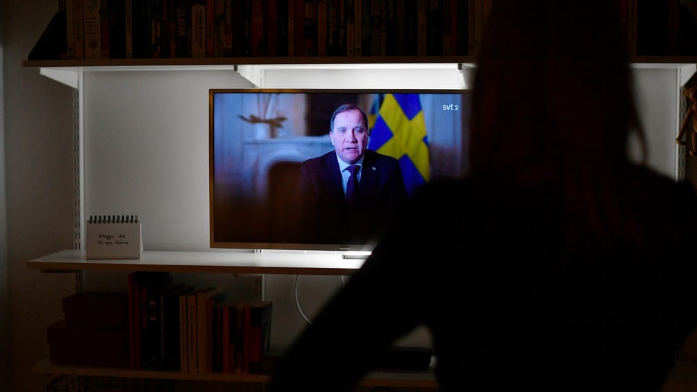 Statsminister Stefan Löfvens uppmanade det svenska folket att förbereda sig mentalt på vad som väntar i spåren av coronakrisen.