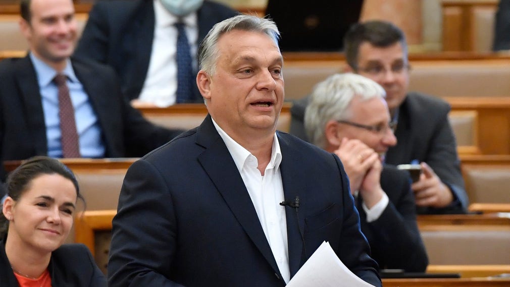 Med 137 röster mot 53 fick Viktor Orbán igenom den nya ”coronalag” som ger honom unika maktbefogenheter.