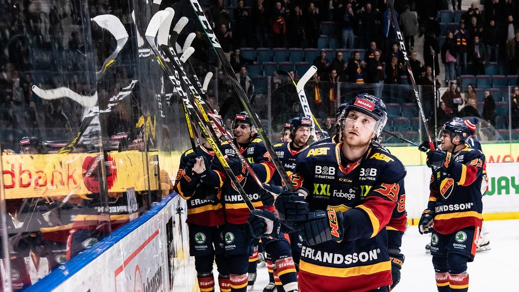Djurgårdens Linus Hultström jublar efter segern.
