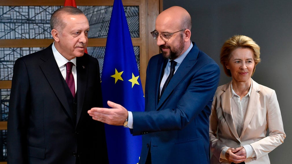 Recep Tayyip Erdogan mötte på måndagskvällen Europeiska rådets ordförande Charles Michel och EU-kommissionens ordförande Ursula von der Leyen.