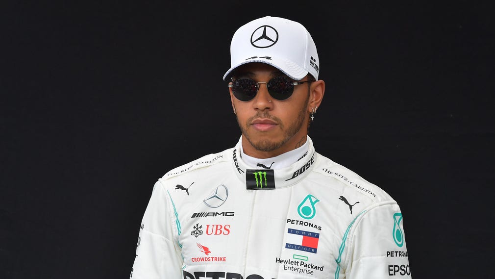 Lewis Hamilton saknar racing men hoppas på en bättre värld efter coronapandemin.