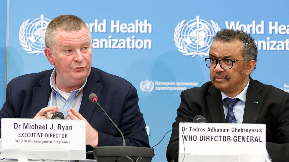 Michael Ryan, Världshälsoorganisationens ansvarige för WHO:s krisberedskap och WHO-chefen Tedros Adhanom Ghebreyesus.