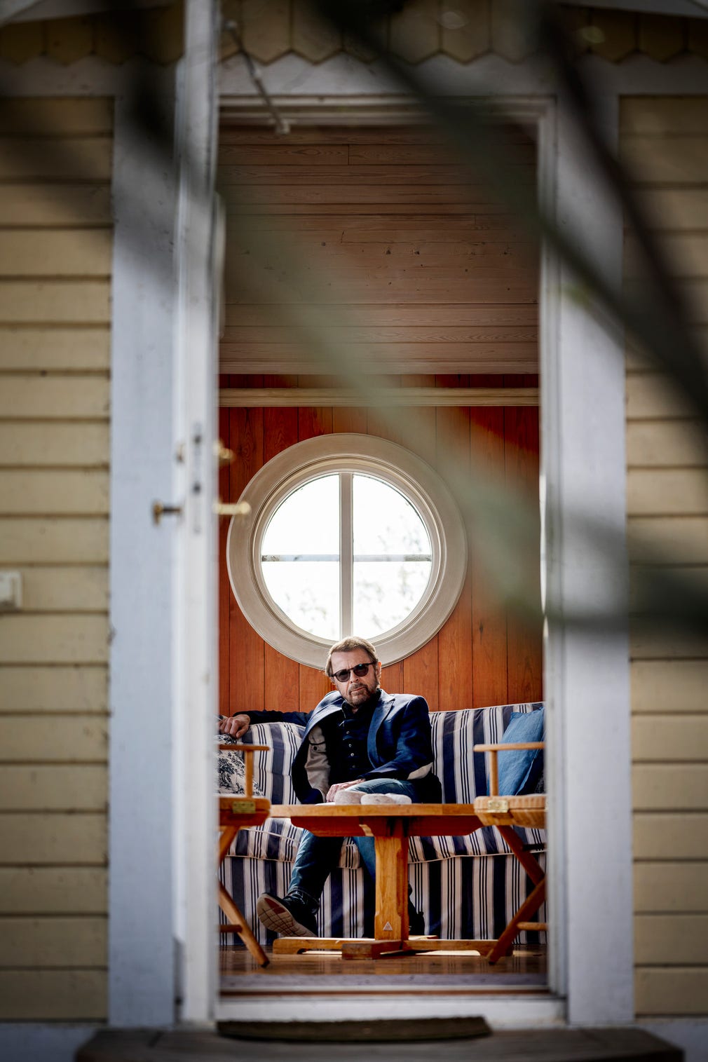 In a cottage on the island Björn Ulvaeus meets a therapist every Wednesday.