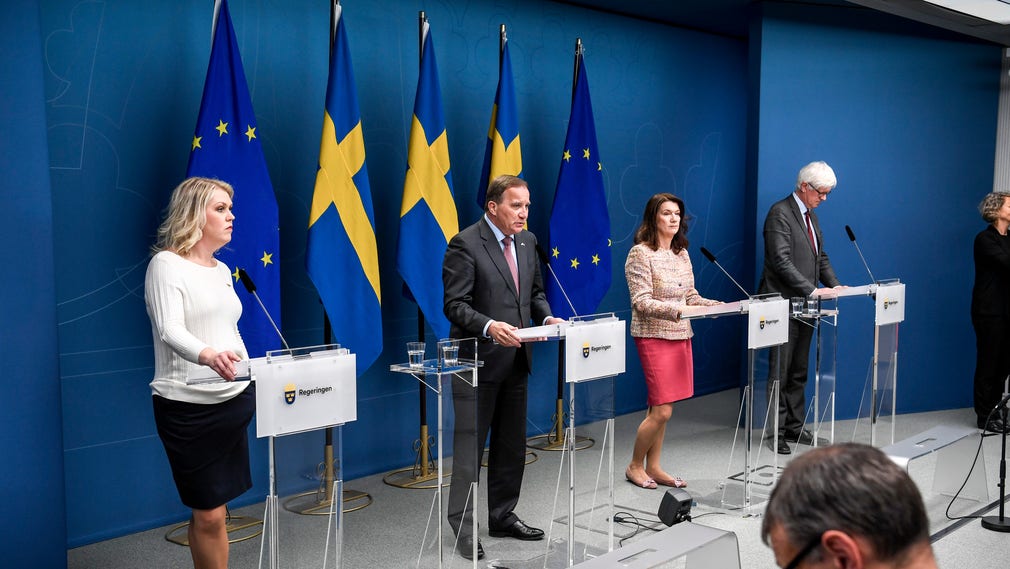 Lena Hallengren (S), Stefan Löfven (S), Ann Linde (S) och Johan Carlson, Folkhälsomyndigheten, vid onsdagens pressträff.