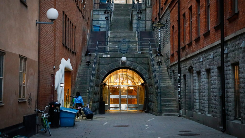 Tunnelgatan med trapporna upp mot Malmskillnadsgatan. Här gick Palmes mördare uppför enligt vittnen.