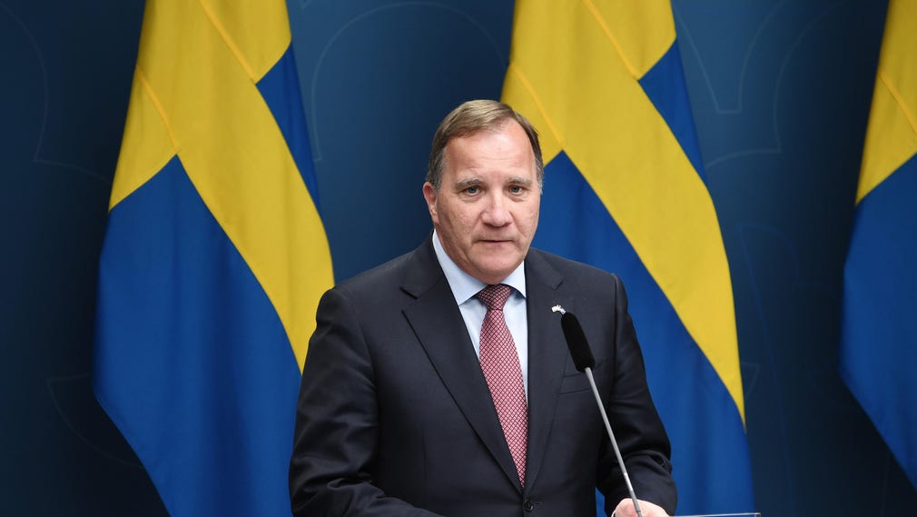 Statsminister Stefan Löfven (S) borde inte vara helt nöjd med sin coronastrategi.