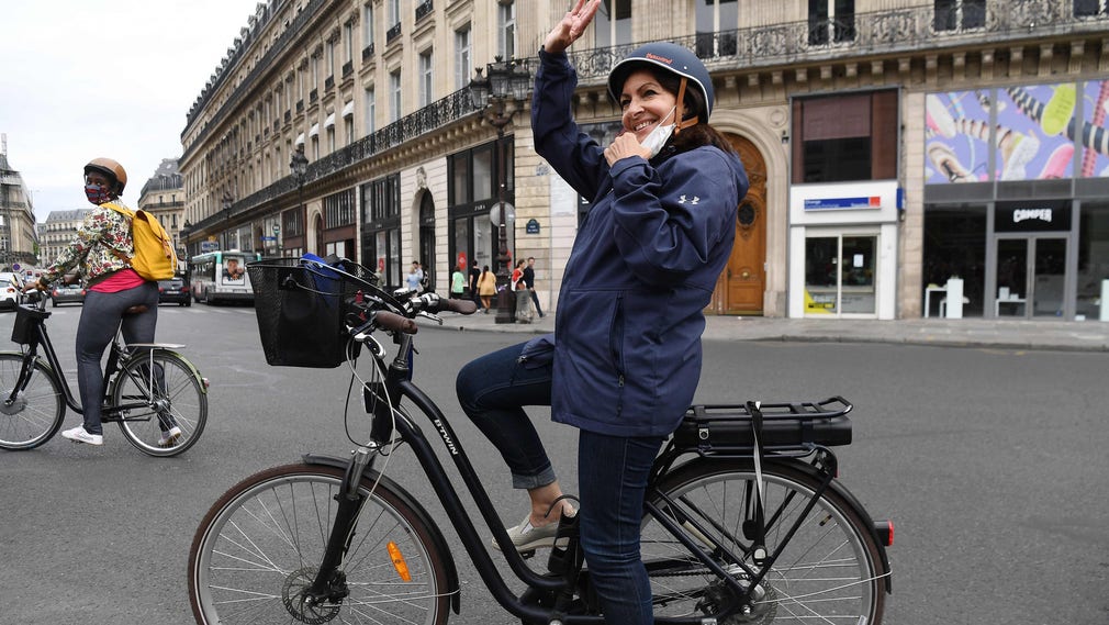 Ann Hidalgo, Paris borgmästare, har satsat mycket på cykelbanor och hoppas bli omvald i söndagens borgmästarval.