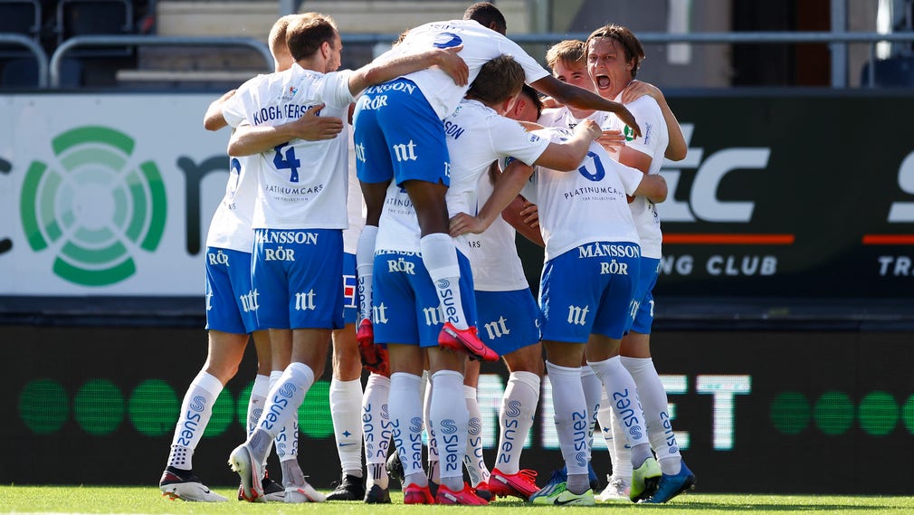 Norrköping jublar efter Simon Therns 3–2-mål mot Östersund.