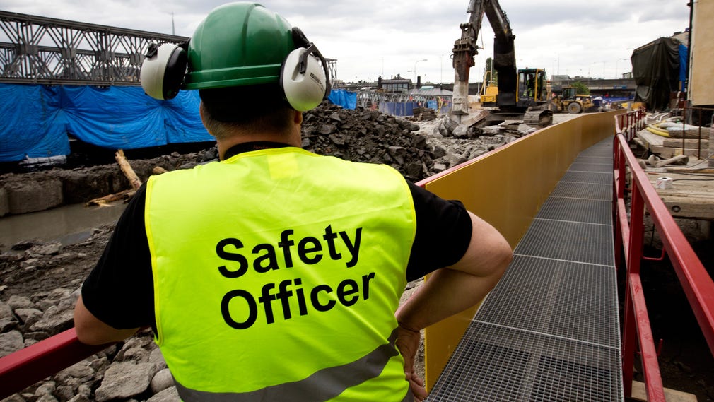 Över hälften av de som har dött i arbetsplatsolyckor hittills i år jobbade inom byggsektorn.
