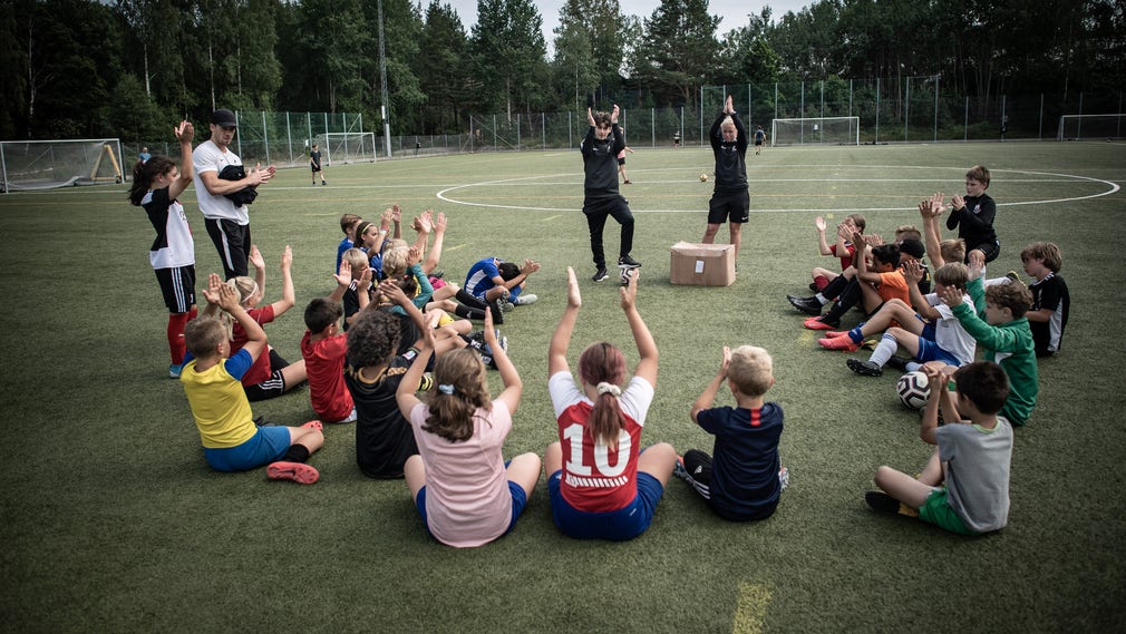 Barnidrotten, traditionellt sett det ideella hjärtat av föreningsidrotten i Sverige, har under framför allt det senaste decenniet blivit alltmer kommersiellt gångbar.