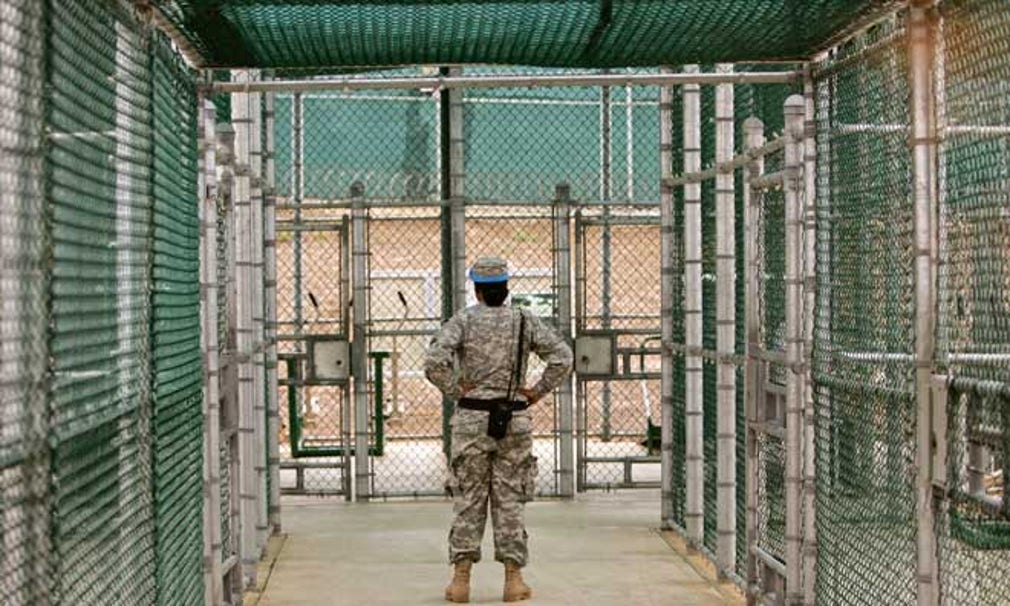 En vakt på Guantanamobasens säkerhetsfängelse.