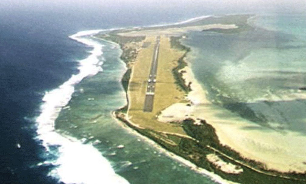 Flygplatsen ligger på West island. Som Australiens västligaste utpost har ögruppen strategisk tyngd för de styrande i Canberra.