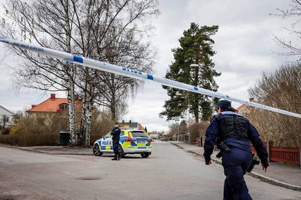 Polis på plats i Västerås på fredagen i förra veckan.