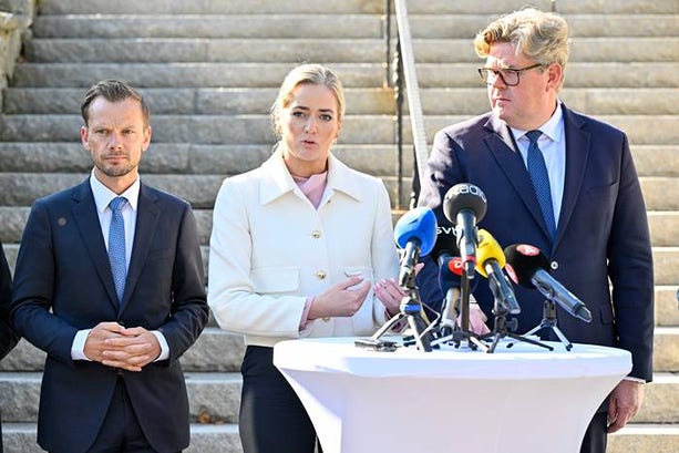 Sveriges justitieminister Gunnar Strömmer (M), till höger, tillsammans med Danmarks justitieminister Peter Hummelgaard Thomsen och Norges motsvarighet Emilie Mehl.