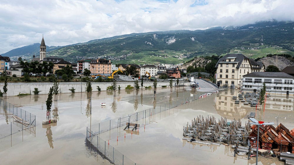 Flera döda i Schweiz och Frankrike efter stormar