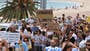 Demonstration mot turism på spanska Fuerteventura i april. Det är begripligt om lokalbefolkningen på turistorter känner oro för att inte ha råd att bo kvar när turismen driver upp prisnivåerna, men den globala turismen som sådan är värd att värna.