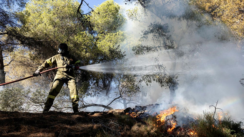 Svenskar evakueras i brandhärjat Grekland