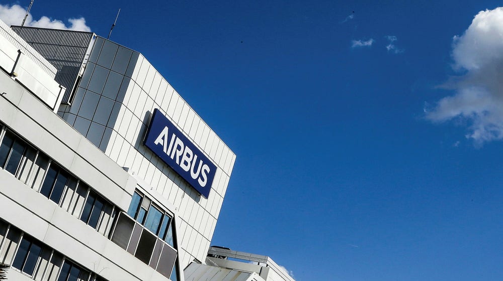 Airbus dyker efter sänkt prognos
