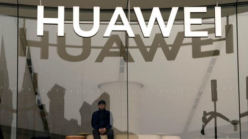 SÄTT STOPP. JK vill överlämna hemlig information om svenska mobiloperatörer till kinesiska Huawei. Det bör regeringen säga nej till.