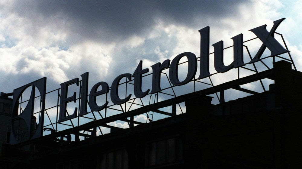 Electrolux stiger efter budrykte kring konkurrent
