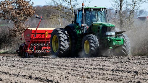 Höstens omgång av Lantbrukspanelen målar upp ett stort dilemma bland Sveriges lantbrukare.