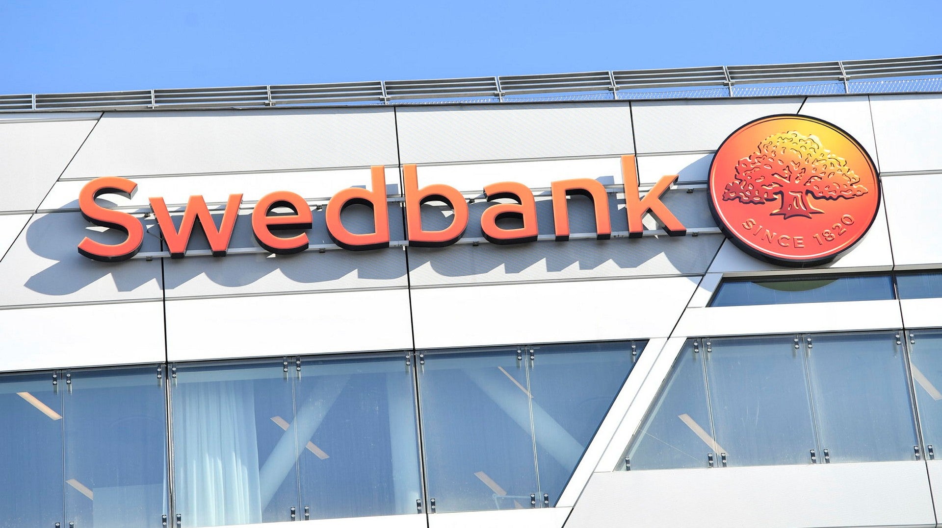 Swedbank stora driftstörningar pengar borta från kunders konton