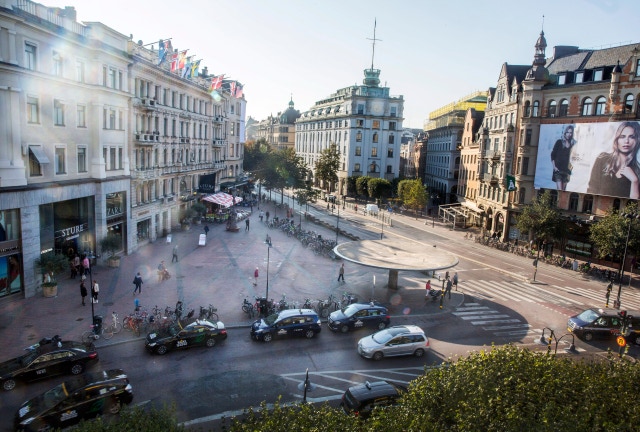 Police searching ⁢apartment⁤ addresses in Östermalm