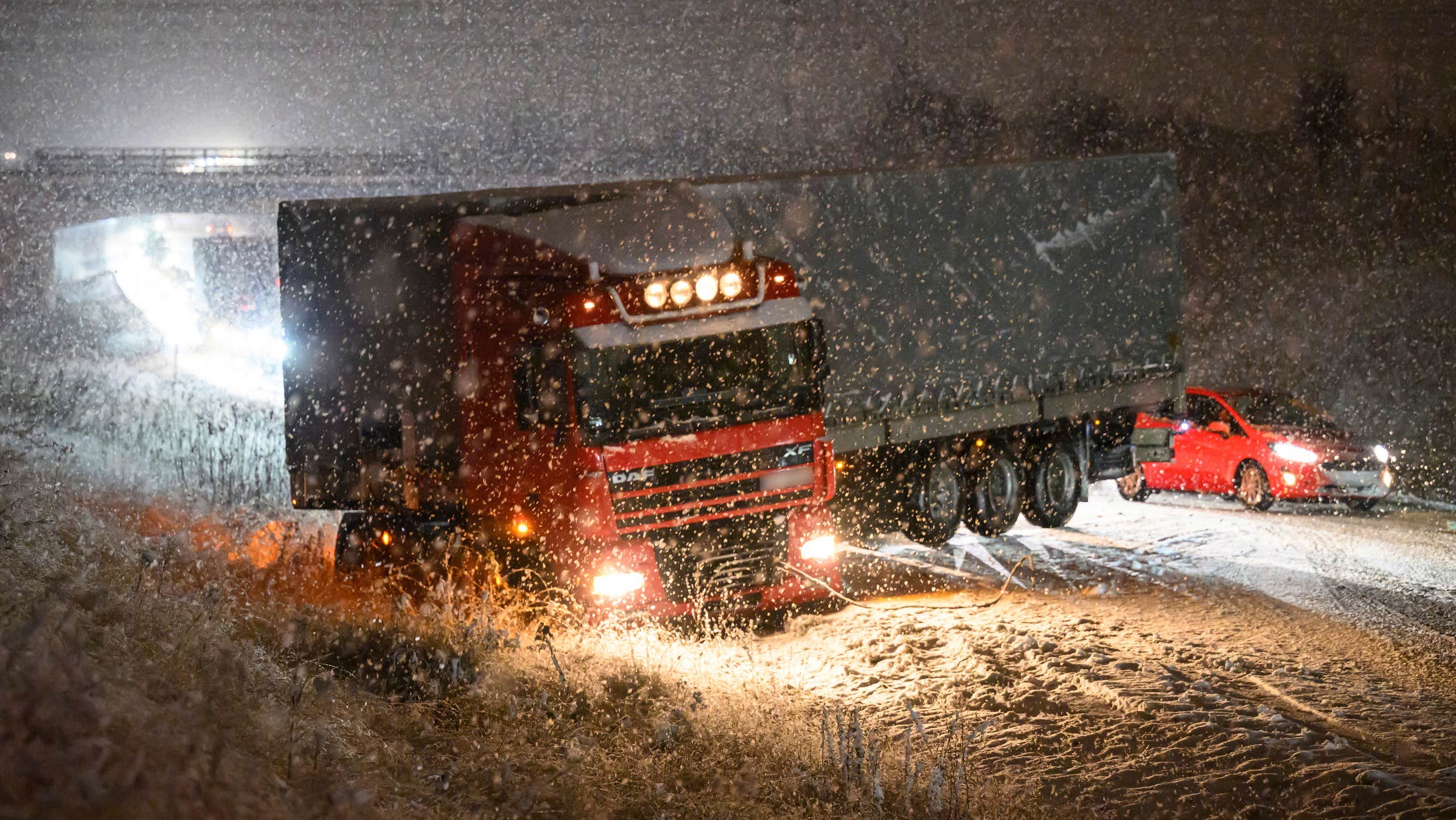 Direktrapport: Senaste nytt om trafiken och snöovädret