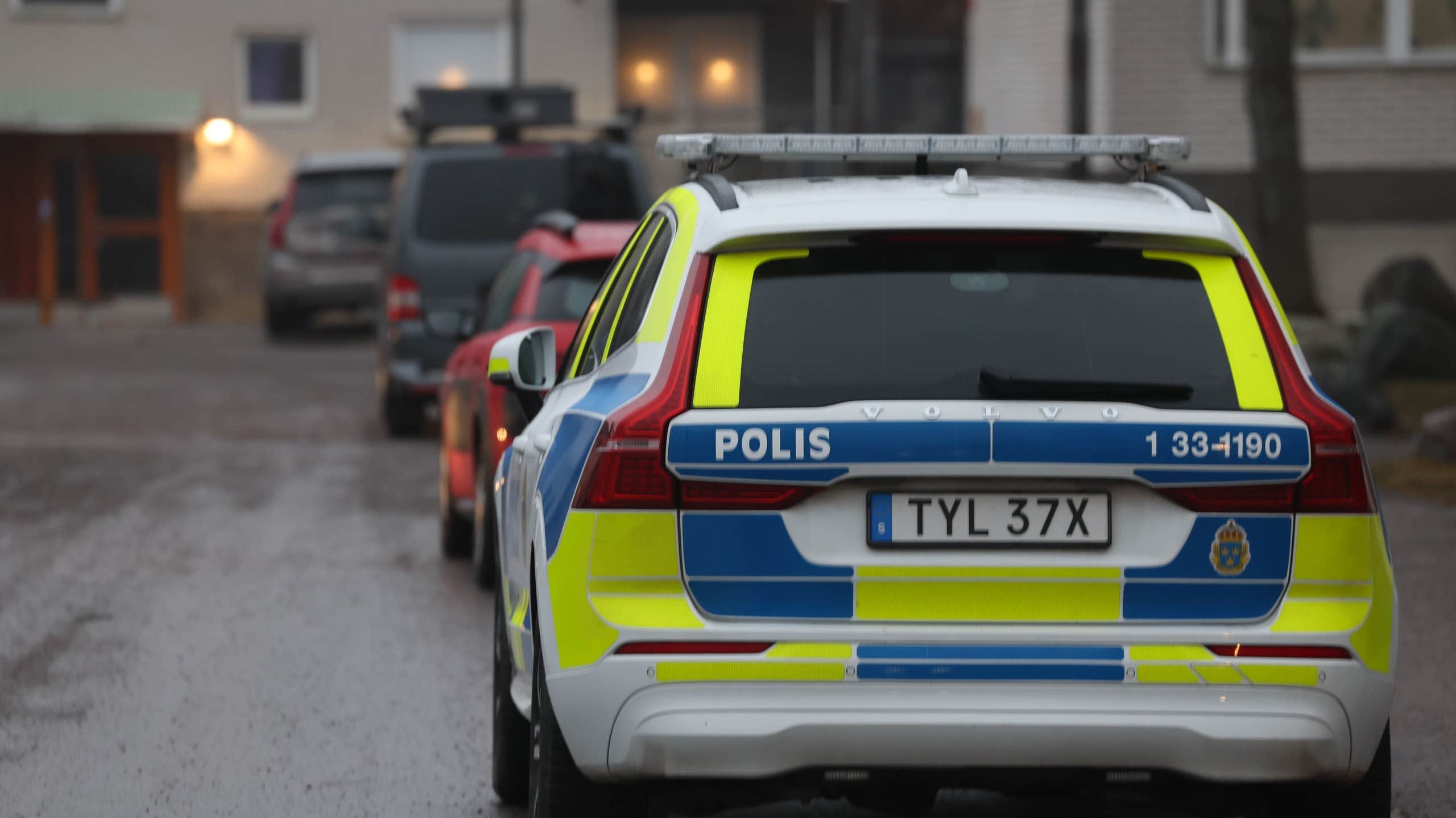 Död man hittad i flerfamiljshus i Rinkeby