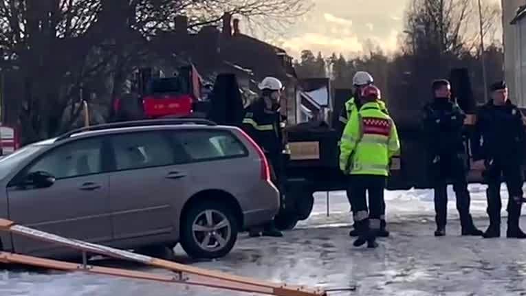 Bilen fast på spåret  – då kommer tåget