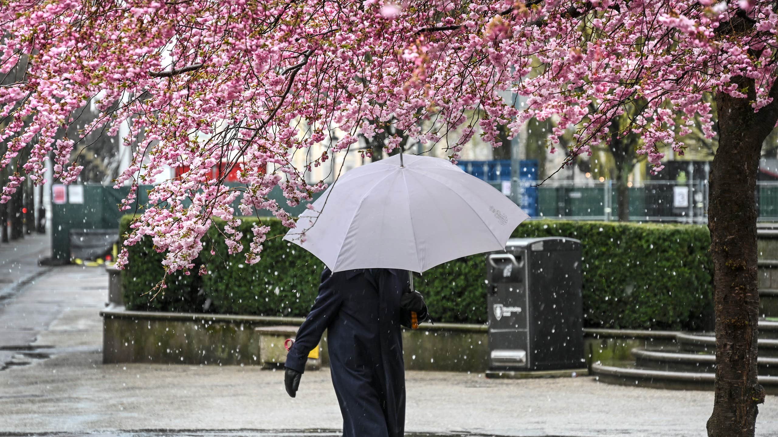 Hot mot judiska platser – drönare över Stockholm