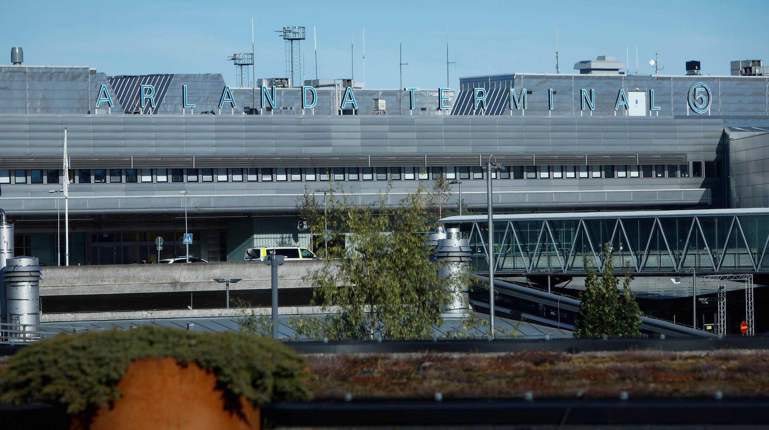 Greps med falskt pass på Arlanda