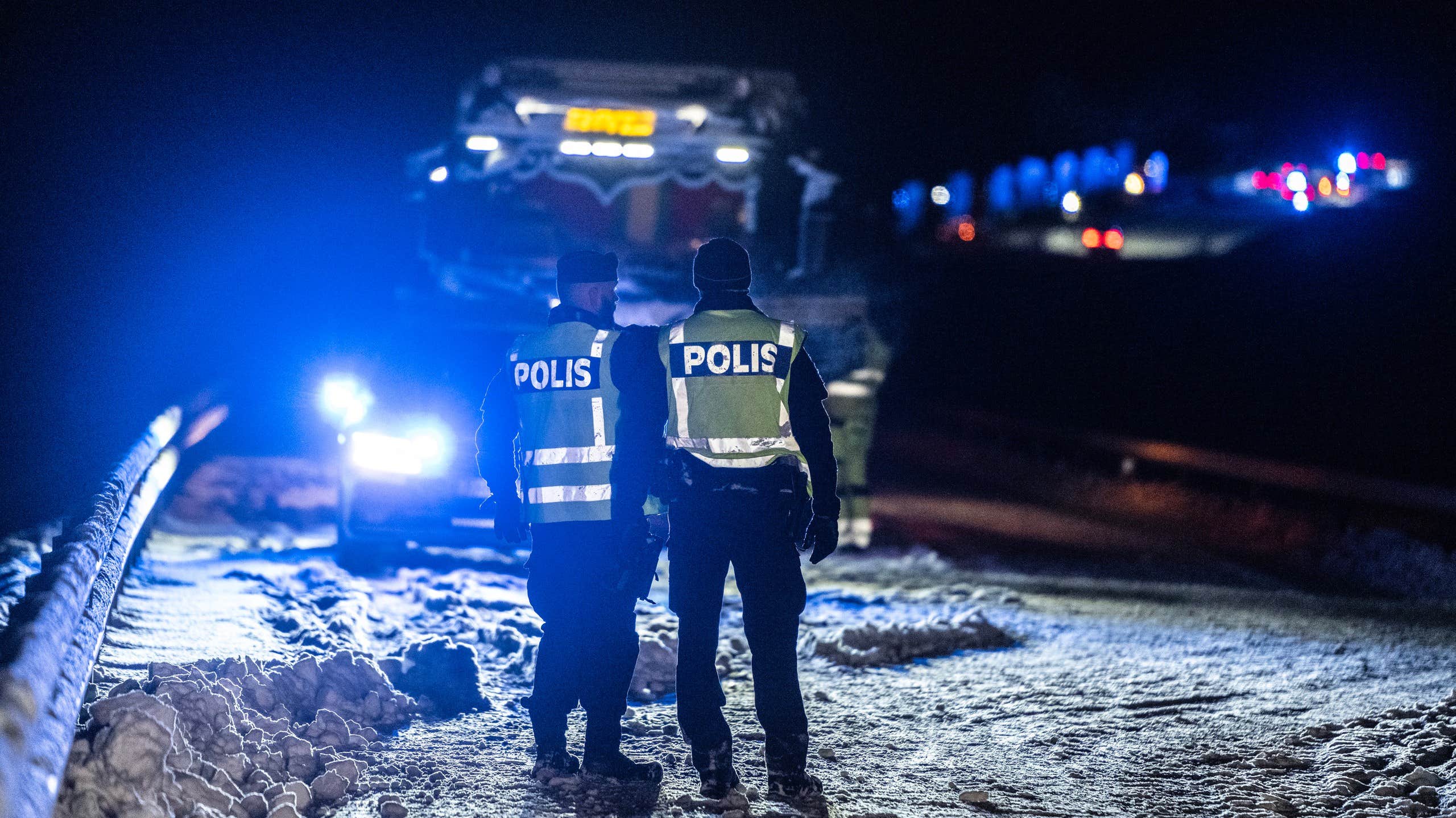 Jesper, 24, satt fast i snökaoset – fick äntligen träffa sin son