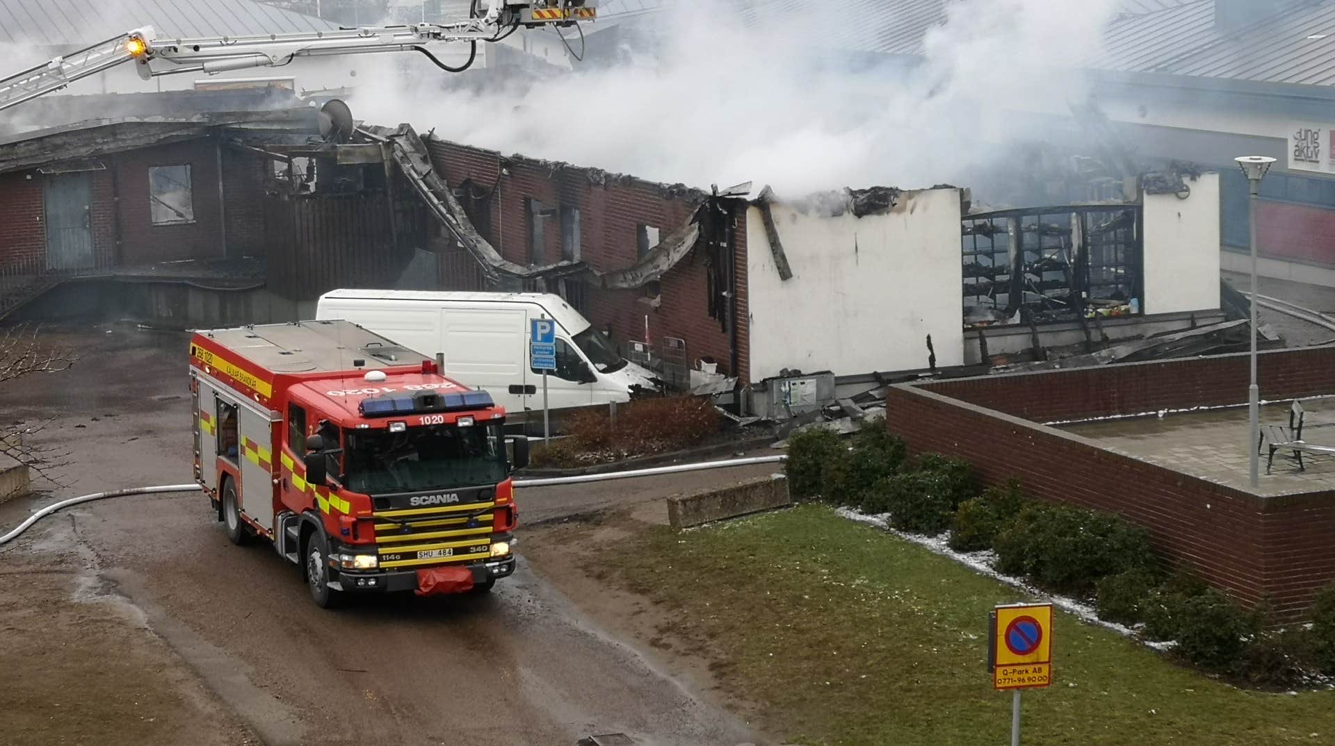 Kraftig Brand På Köpcentrum – Polisen Utreder Grov Mordbrand