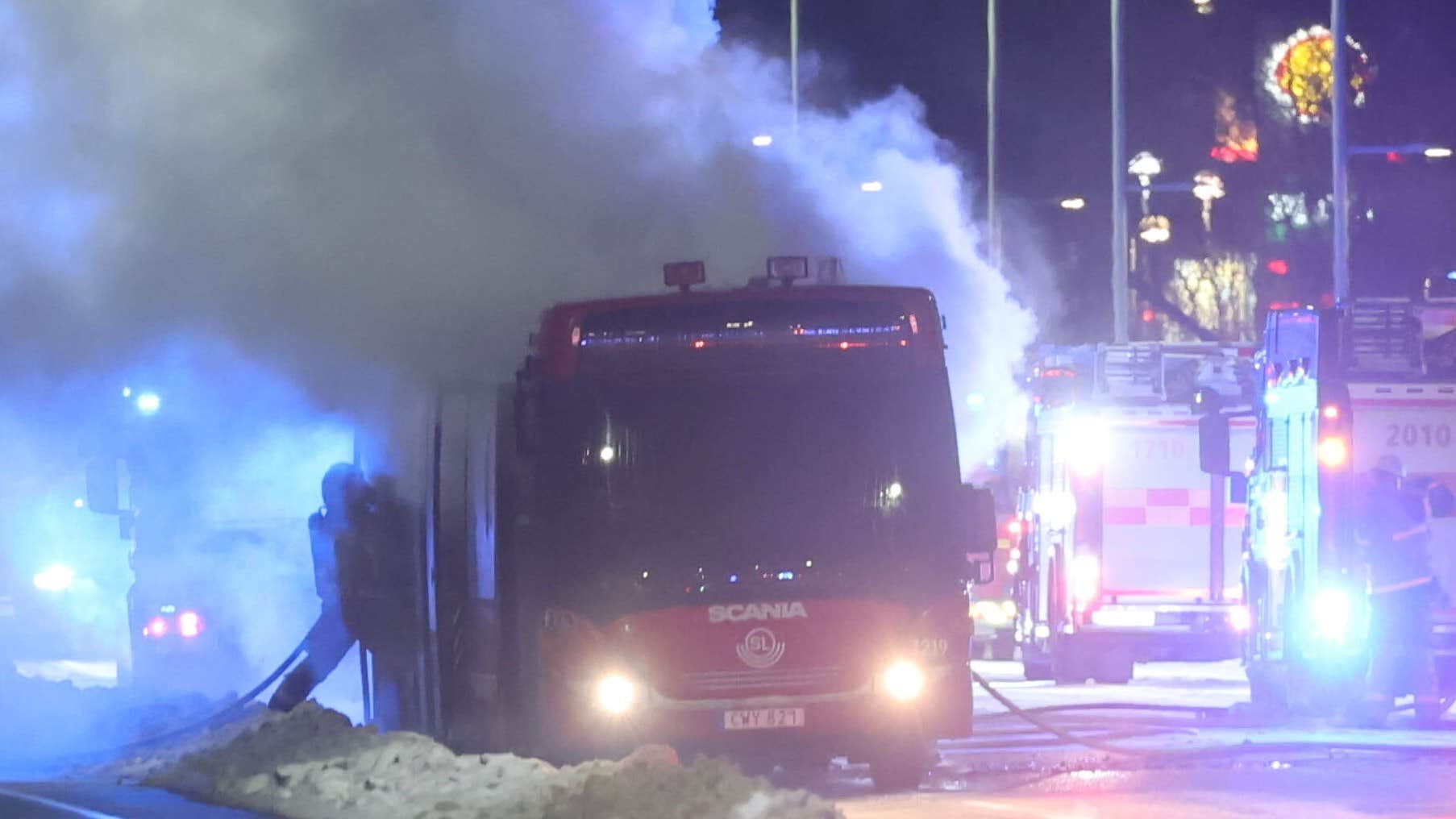 Buss brinner i västra Stockholm