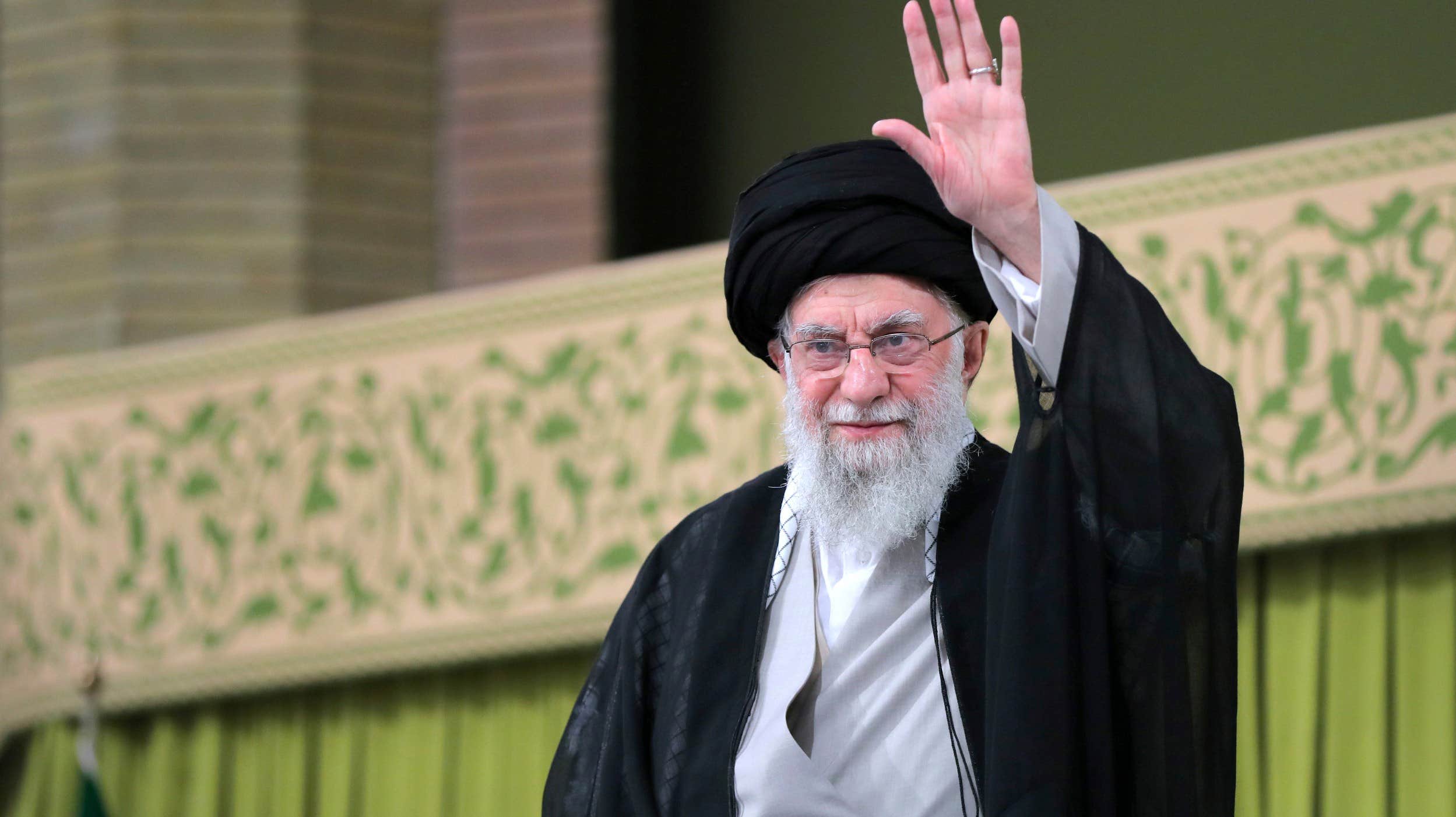 Khamenei hotar med 