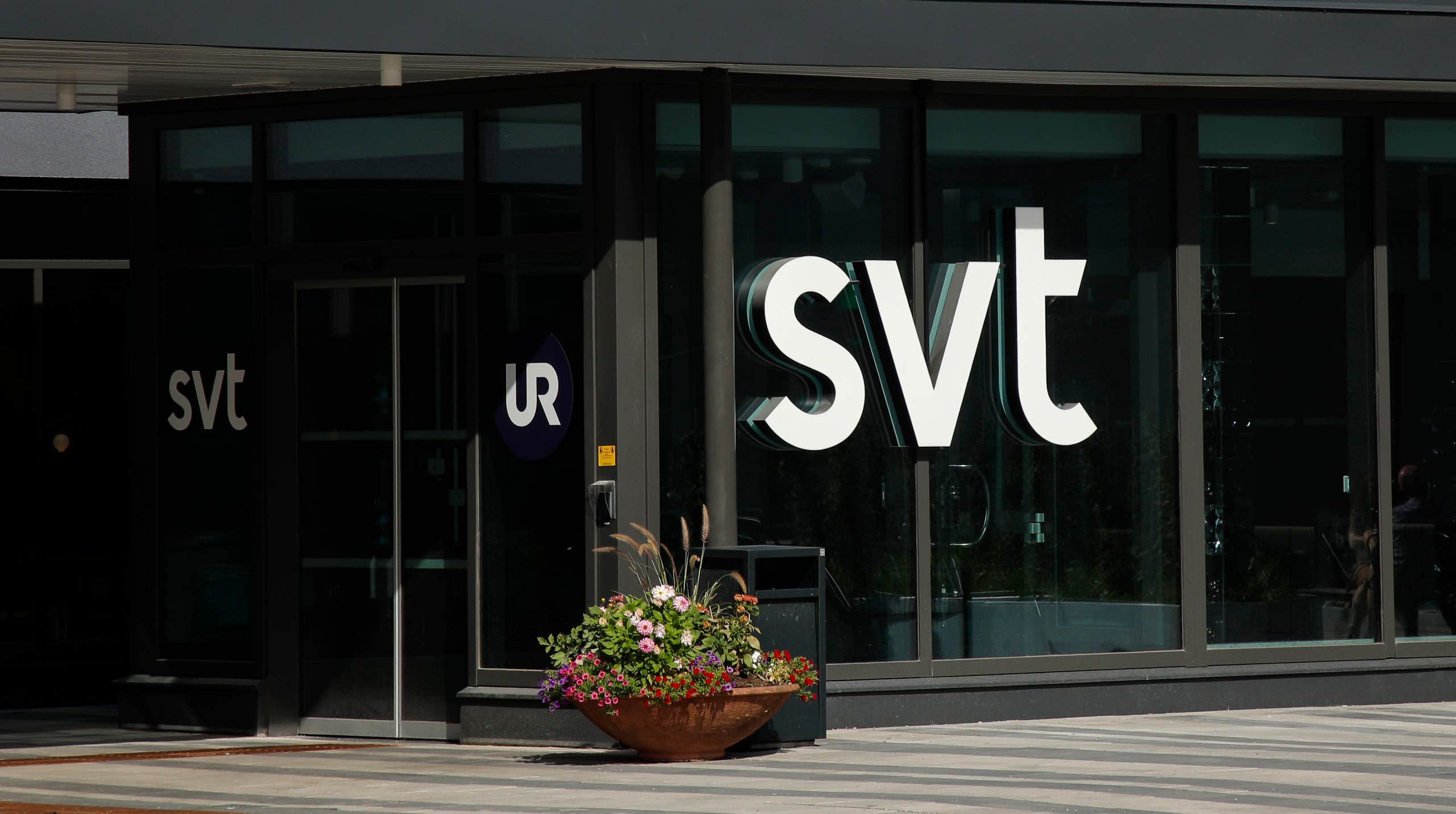 Illaluktande ämne kastat på SVT:s huvudentré